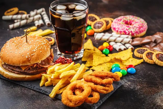 Consumul de alimente ultraprocesate este asociat cu o probabilitate crescută de constipație