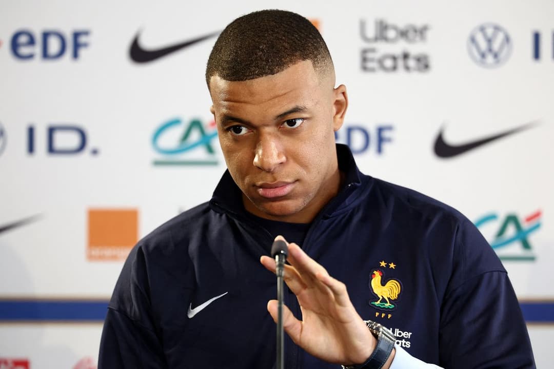 Când Mbappe dă cu piciorul în câmpul ideologic