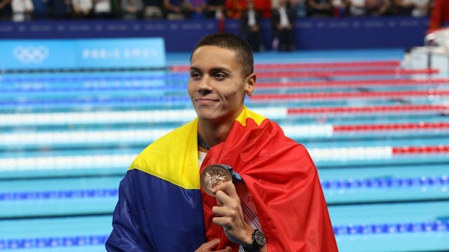 Medalia de bronz a lui David Popovici la 100m liber: Un triumf al perseverenței în pofida lipsei investițiilor