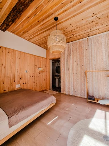 Textile organice: covoare și perdele eco-friendly în dormitor