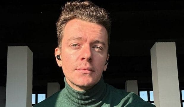 Jean Gavril emigrează pentru aventură în Tempting Fortune România și visează să câștige marele premiu de 300.000€ într-o competiție provocatoare pe insulă exotică!