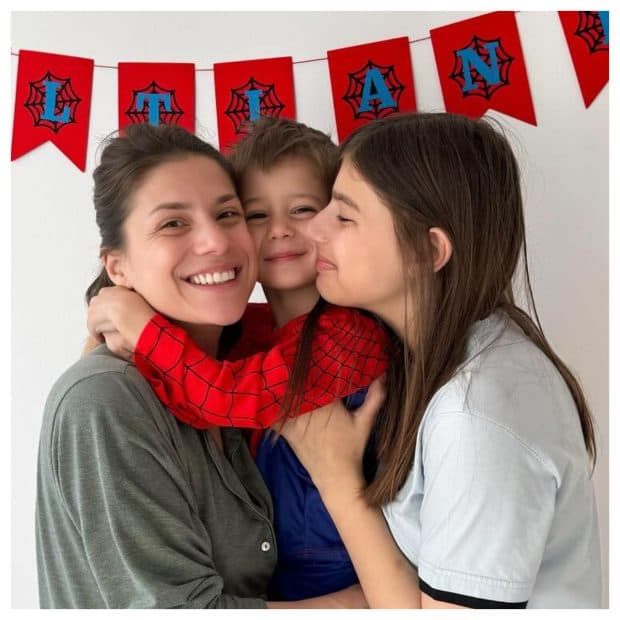  Secrete de Parenting și Noi Proiecte Literare Ale Actriței!