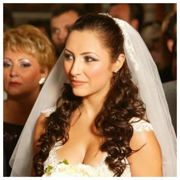  Nostalgie și Planuri pentru Nunta de Argint - De ce Nu Ar Obliga-o pe Eva să o Îmbrace?