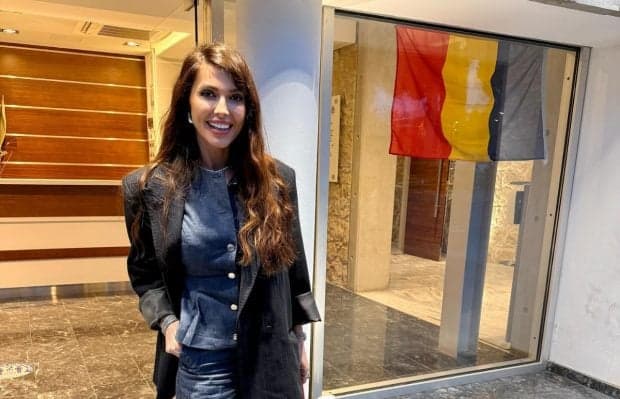  Implicare Civică în Cipru într-o Ținută de Lux de 1.000 de Euro, Îndemnând Diaspora să Voteze pentru Viitorul României!