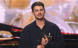 Vlad Udrescu, premiat la Gala UNITER pentru Hamlet și succesul serialului Ana, Mi-ai fost scrisă în ADN - declarațiile actorului și ale echipei