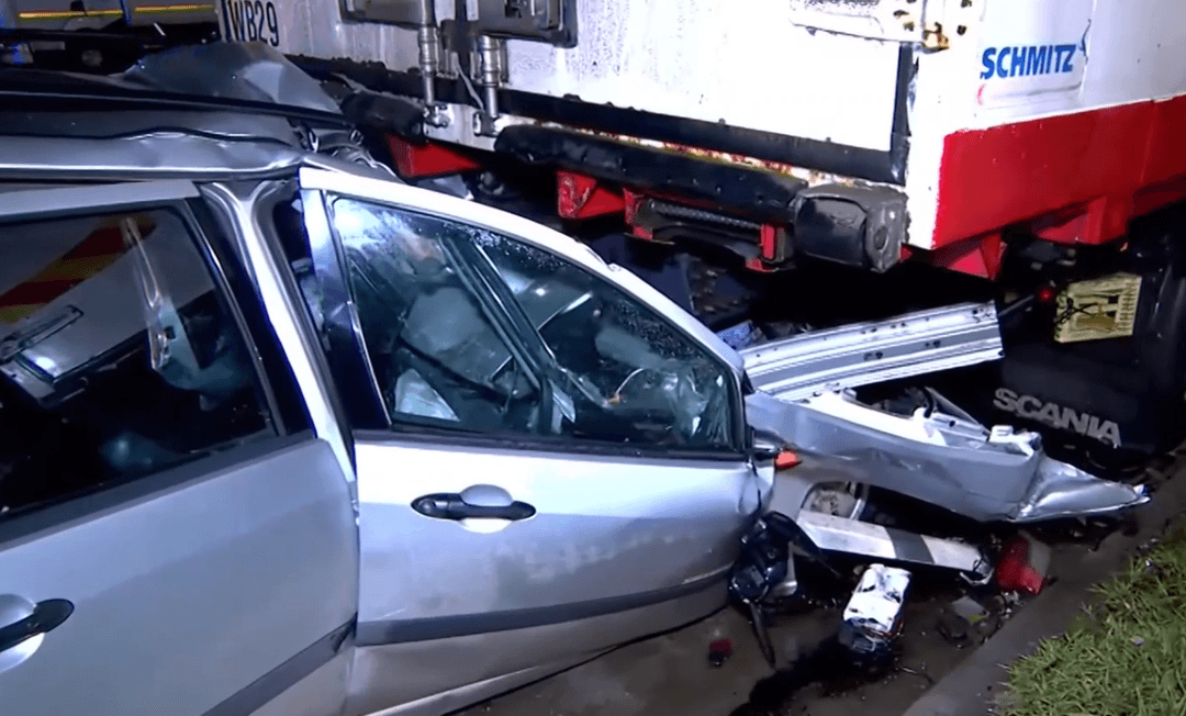  Șofer de 19 ani moare în accident grav cu TIR, avea permis doar de o lună