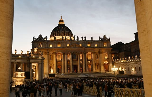  Ritualuri, Jurăminte și Mistere Vechi de Secole După Moartea Papei Francisc