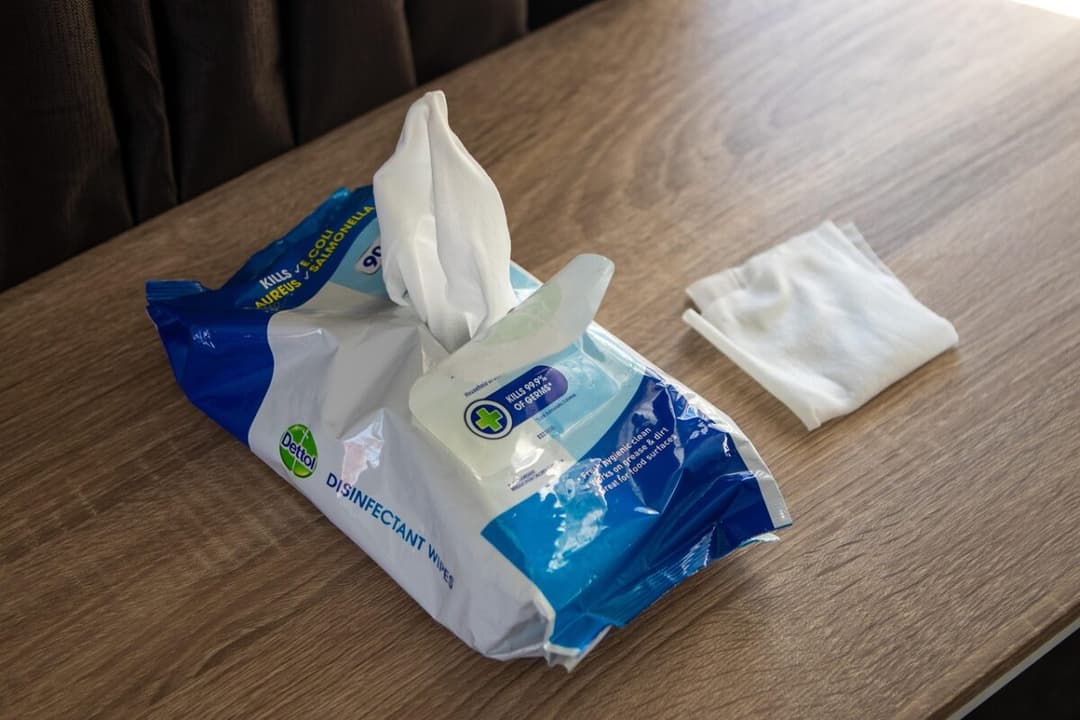 Ce impact au șervețelele umede aruncate în toaletă? Află adevărata problemă subterană din Arad!