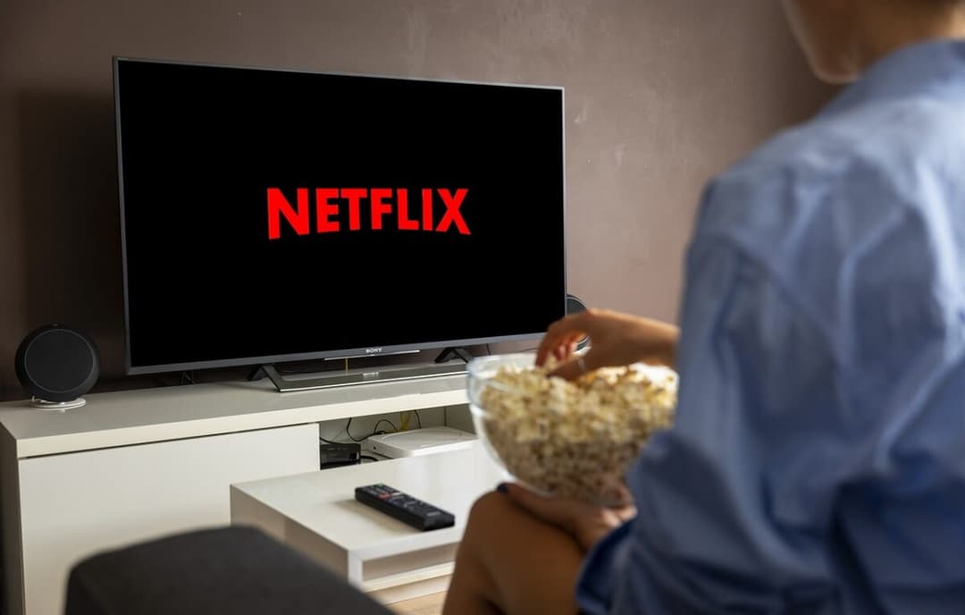 Serialul NETFLIX care domină topurile! Românii rămân captivați de fiecare episod 🎬🔥