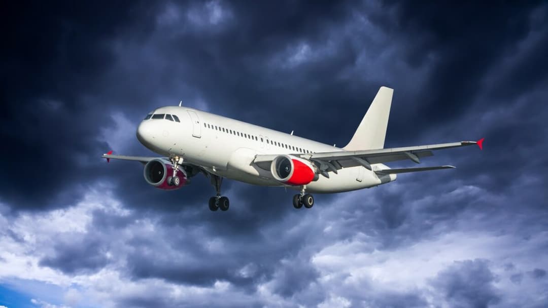  Două Avioane au Eșuat Aterizarea! Ce a Condus la Această Situație Tensionată?