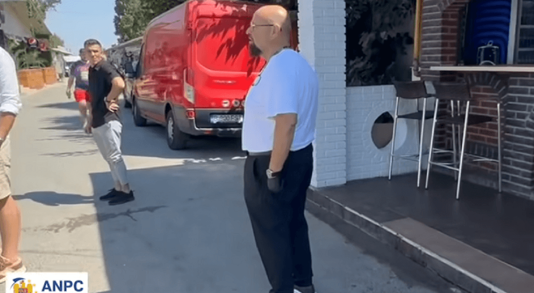 Șeful ANPC furios ca după război! Află detaliile scandalului de la malul mării.