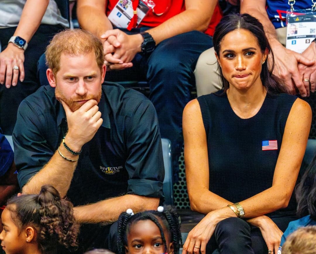 Reacția Regelui Charles la comentariile aspre despre Meghan! Prințul Harry, prins în mijlocul unei controverse regale