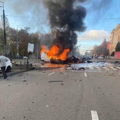  Explozii, drone și panică în capitala Ucrainei. Autoritățile cer adăpostire, primarul Kliciko confirmă victime, inclusiv un copil rănit. Luptele se intensifică după atacul din aprilie.
