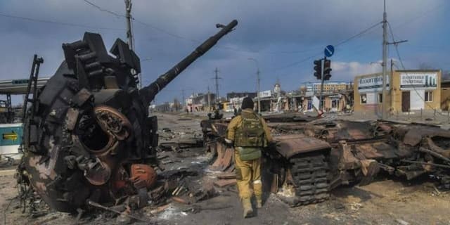 Rusia și Ucraina se acuză reciproc de încălcarea încetării focului decretată de Putin. Zelenski denunță 26 de atacuri rusești, în timp ce Moscova susține că a respins agresiuni ucrainene.