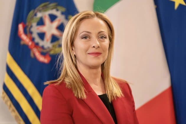  Tarifele impuse de Trump provoacă tensiuni în UE: Ministrul Italian avertizează împotriva negocierii individuale cu SUA, în timp ce Giorgia Meloni subliniază pericolul alarmismului excesiv asupra comerțului internțional și relațiilor economice comunitare