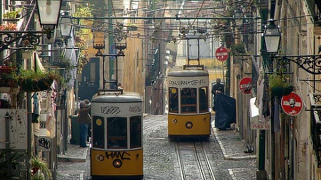 Portugalia solicită Bruxellesului derogări bugetare pentru investiții sporite în apărare în contextul strategiei de reînarmare europeană de 800 miliarde euro, menite să contracareze amenințările externe și să asigure securitatea comună pe termen lung.