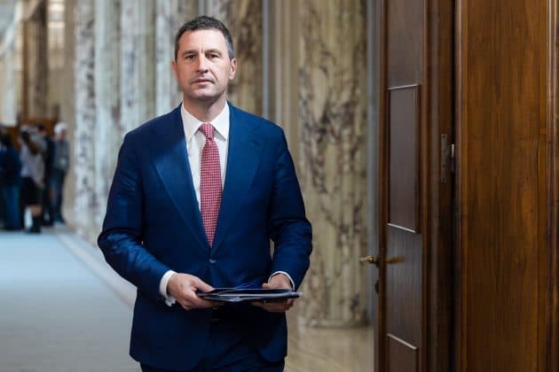  Românii Au Investit 719 Milioane Lei în Titluri de Stat prin Ghișeul.ro, Colaborarea Inovatoare între Ministerul Finanțelor și Poșta Română, Simplifică Economisirea și Revoluționează Accesul la Investiții Sigure în întreaga Țară.
