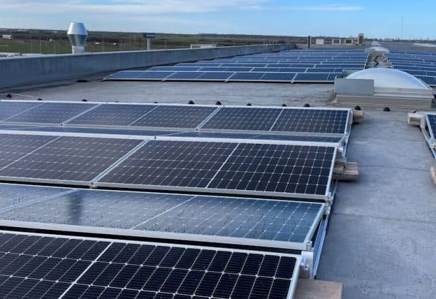 România investește 2 miliarde lei în 60 de proiecte fotovoltaice noi, semnate prin Fondul de Modernizare pentru un viitor energetic sustenabil. Tranziția către energie curată în primării și instituții publice.