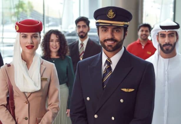 Cât câștigă însoțitorii de zbor la Emirates Airlines? Venit lunar de 2.700 de euro, scutit de taxe, pentru angajații eligibili. Cum să îndeplinești criteriile de calificare și ce înseamnă să lucrezi la una dintre cele mai mari companii aeriene.