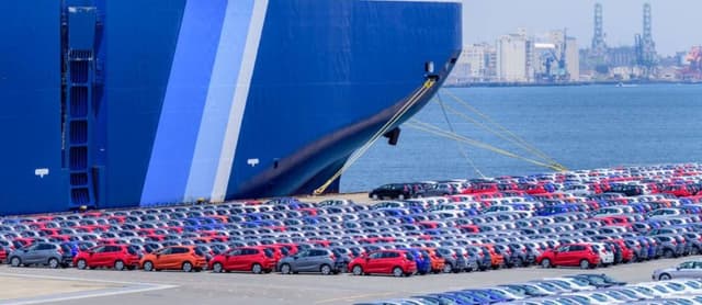  Analiză a Surplusului de 30 de Miliarde de Euro și Impactului Economic în Contextul Tensiunilor Comerțului Liber și Echitabil între UE și SUA, 2024