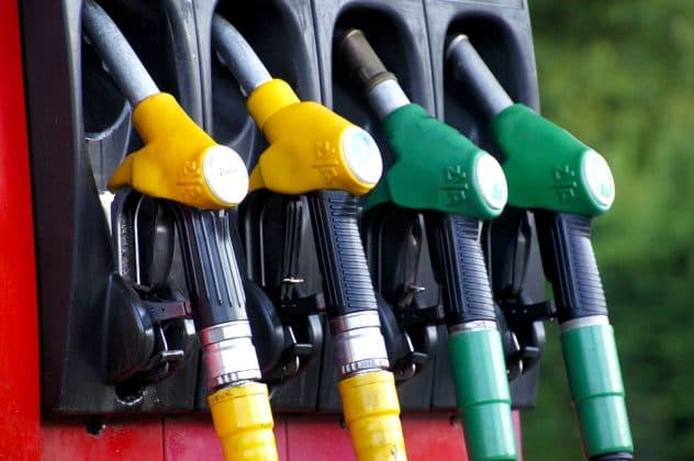  Benzina Ieftinită de Două Ori în Aceeași Zi la Petrom! Care Sunt Noile Prețuri la Benzenă și Motorină în București și Cum Afectează Ieftinirea Petrolului Această Dinamică Surprinzătoare a Prețurilor Carburantului?