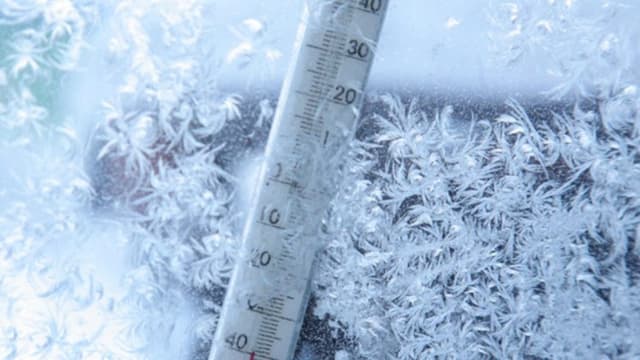  Alerte de Intensificări ale Vântului și Precipitatii Mixte în România - Așteaptă Zăpadă și Temperaturile -7°C! Descoperă Începutul de Primăvară cu Vreme Deosebit de Rece și Vânt Puternic!
