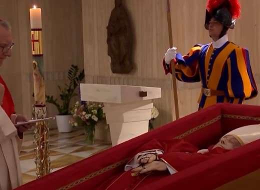  Înmormântarea și Ritualurile de Doliu la Vatican