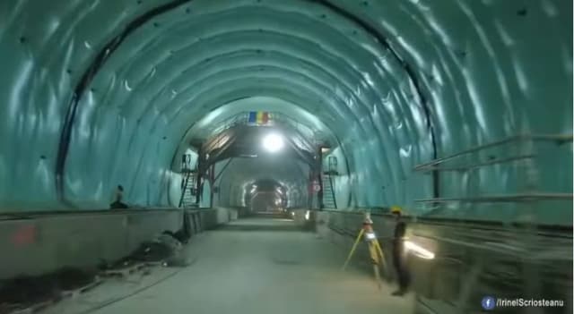  A1 Sibiu – Pitești: Tunelul Alina Aproape Gata – Vizitează Primul Tunel Rutier Finalizat Pe 27 Aprilie! Autostrada Progresează cu Luminița la Orizont pe Secțiunea 4 între Tigveni și Curtea de Argeș.
