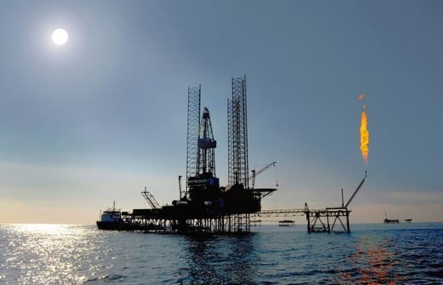  Sancțiuni stricte împotriva companiilor chineze implicate în comerțul cu petrol iranian. Planul Washingtonului de a împiedica Teheranul să finanțeze acțiuni destabilizatoare.