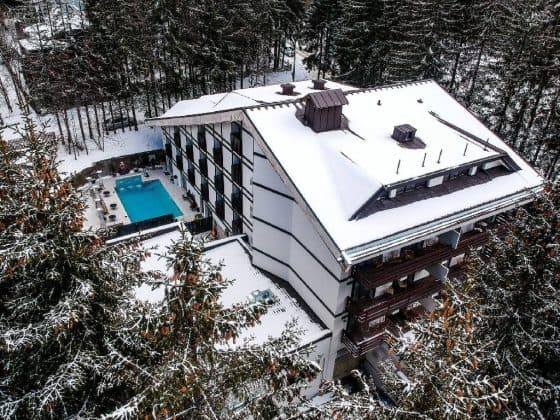  Turismul Românesc în Scădere: Solicitările Românilor pentru Cazare au Scăzut cu 4,1% în Martie 2025 Conform BIBI Touring