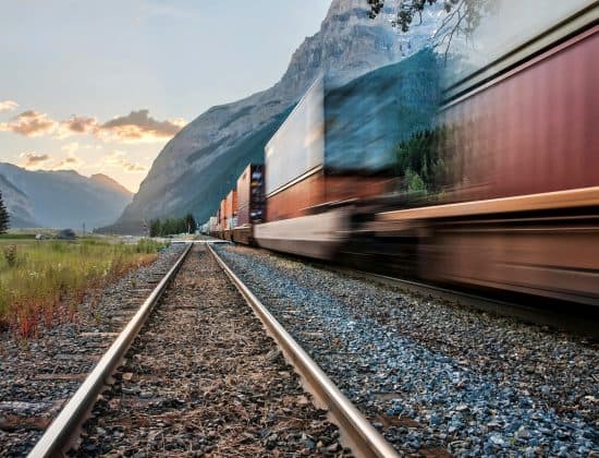  locomotive, vagoane și echipamente moderne până în 2025