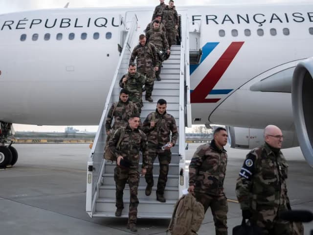  Ce Scenarii se Desfășoară și Cum Vor Fi Implicate Forțele Străine în Detunarea Agresiunii Ruse? Anunțul lui Macron și Discuțiile cu Zelenski.