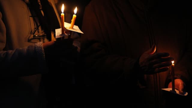  Hristos a Înviat! Lumina Sfântă Ajunge În România de la Ierusalim în Ziua Sărbătorii Comune pentru Creștinătatea Ortodoxă și Catolică