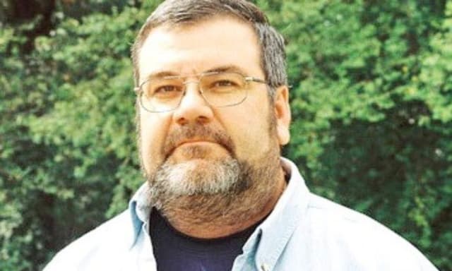  Pierderea Legendarului Consultant Politic și Universitar la 8 aprilie 2025