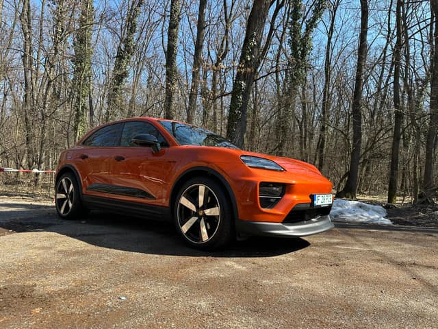 Porsche se Gândește să Renunțe la EV-uri pe Piața Chineză din Cauza Concurenței Locale În Creștere Rapidă