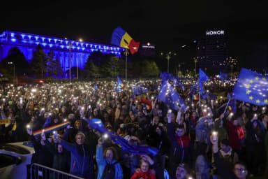 Marș pro-european în București și în alte orașe din țară. „Cu resemnare se moare”, „O țară ca afară nu e legionară!”