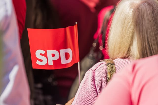  Partidul Stângii Germane și Dezbaterile privind Umbrela Nucleară a Franței în Contextul Actualelor Provocări Strategice