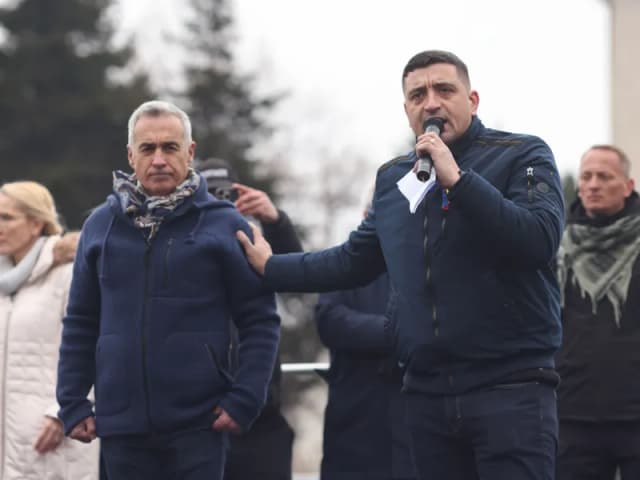  O Poveste a Afinității pentru Rusia și Relații Controversate cu Susținători Pro-Putin
