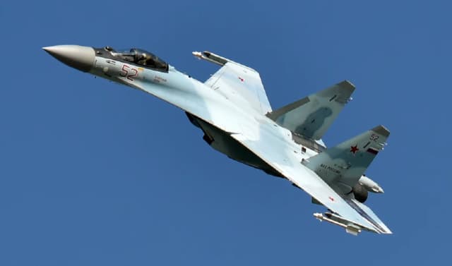  Avion Suhoi Încălcând Spațiul Aerian al Estoniei meniționează gravitatea unui conflict iminent cu Flota Fantomă rusă aflând-se sub supravegherea NATO.