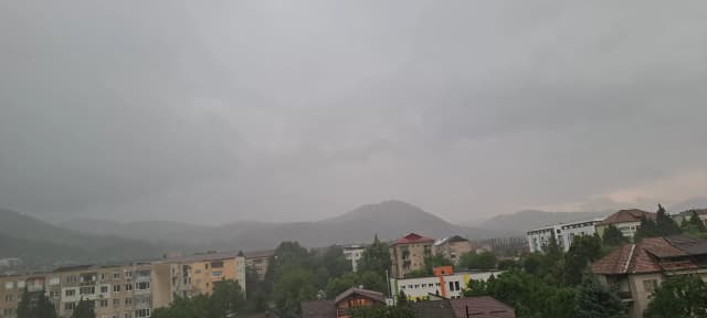  Prognoza 15 Mai - Instabilitate în Nord-Vest, Încălzire în Sud; Fenomene Extreme Avertizate în Maramureș, Crișana și Banat