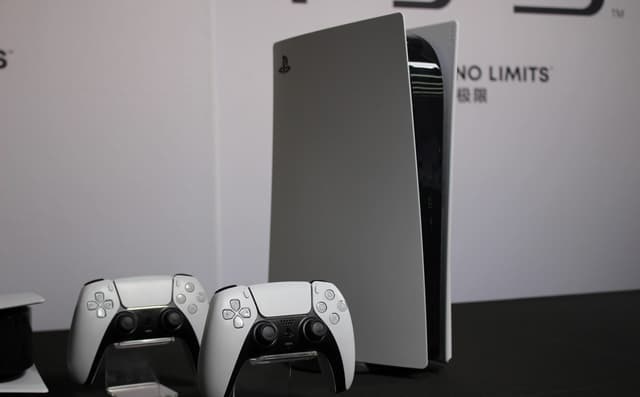  Află noile prețuri și cum compensează Sony această majorare pentru edițiile digitale! Descoperă, de asemenea, impactul asupra pieței din România și reducerile la unitățile optice Blu-ray UHD!