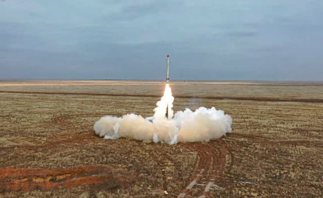  Asistăm la o Nouă Amenințare Globală? Analiza Pentagonului Dezvăluie Colaborarea Alarmantă și Expansiunea Armamentului Nuclear în 2023