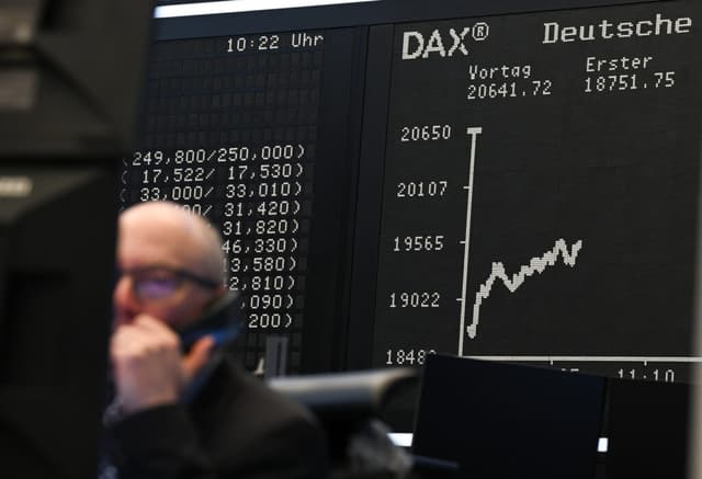  FTSE 100, DAX, CAC 40 și FTSE MIB, Îmbunătățiri Semnificative După Schimbarea Politicii Tarifare a lui Trump! Descoperă Impactul Deciziilor Comerciale asupra Piețelor Financiare și Reacția Pozitivă a SUA!