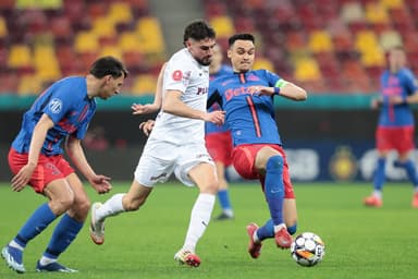 FCSB Triumfă cu 3-2 Asupra CFR Cluj și Își Consolidă Avansul în Fruntea Clasamentului Play-off-ului cu 39 Puncte