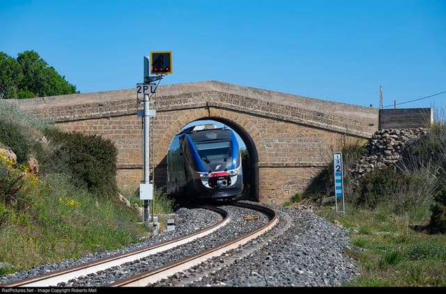  Linia Feroviară de Mare Viteză Napoli-Bari, Sprijinită de Fonduri UE, Stimulează Economica și Reduce Depopularea! Proiect Revoluționar de 145 km, Finalizare Până în 2028.