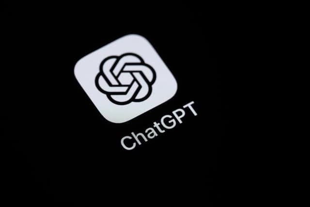  Costurile exorbitante ale OpenAI pentru procesarea politeții în ChatGPT. Regretabil sau necesar? Cum expresiile Te rog și Mulțumesc antrenează un consum uriaș de energie și apă pentru viitorul tehnologiei prietenoase și respectuoase.