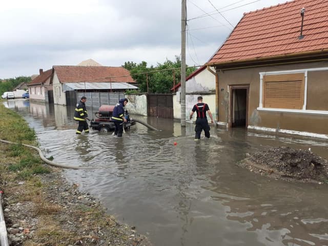  ISU Intervine și Traficul pe DN 58B Este Afectat de Intemperii