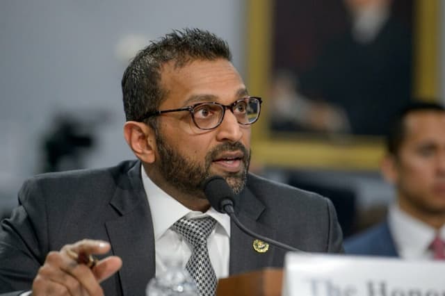 Directorul FBI își revizuiește declarația despre bugetul Casei Albe, susținând acum reducerea acestuia după ce a cerut mai multe fonduri inițial.