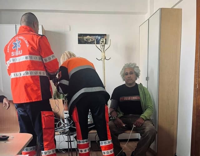  Muzicianul Makcim Fernandez Samodaiev protestează împotriva abuzurilor și cere un Contract Colectiv de Muncă echitabil.