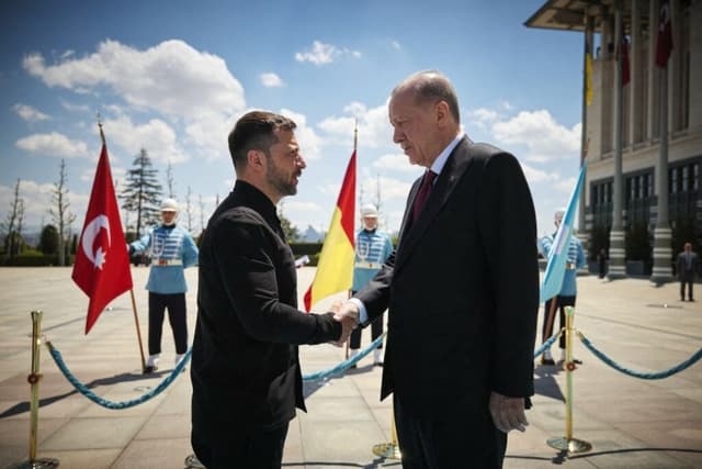 Primele negocieri directe Rusia-Ucraina din 2022, facilitate de Ankara, au loc în capitala Turciei, Istanbul.